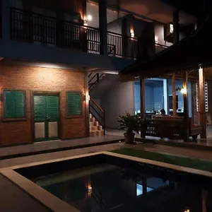 Kayu Tua ** Uluwatu (Bali)